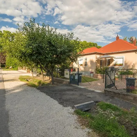 Διαμέρισμα Irenke Apartman *